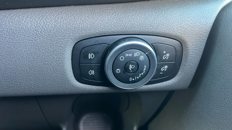 Ford Transit Custom 300 L1 Diesel Fwd 2.0 EcoBlue 130ps Low Roof Limited Van